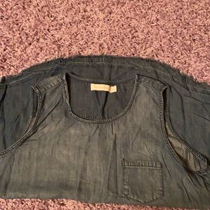 Sleeveless denim top with a raw hem